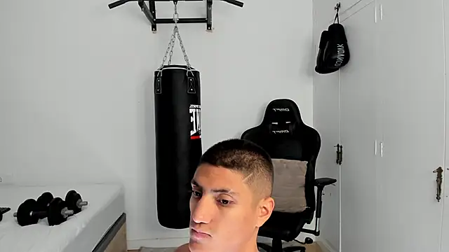 Snapshot of dan01_ chatting on 10-13-25, 12:38 dan01 online show from 10-13-25, 12:38