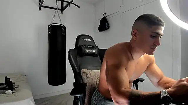 Snapshot of dan01_ chatting on 11-05-25, 02:17 dan01 online show from 11-05-25, 02:17