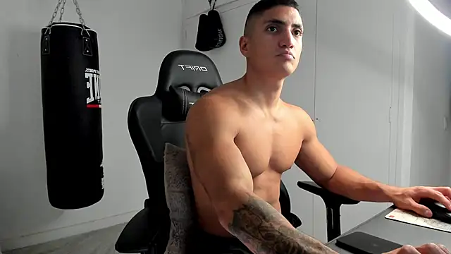 Snapshot of dan01_ chatting on 11-06-25, 01:34 dan01 online show from 11-06-25, 01:34