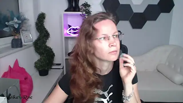 AnnikaRose online show from 03-01-25, 12:12