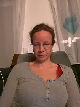 AnnikaRose online show from 11-21-25, 06:45