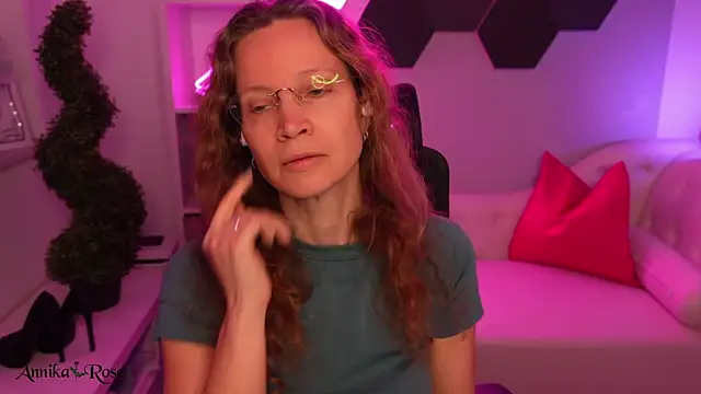 AnnikaRose online show from 02-08-26, 10:40