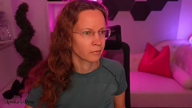 AnnikaRose online show from 02-09-26, 06:50