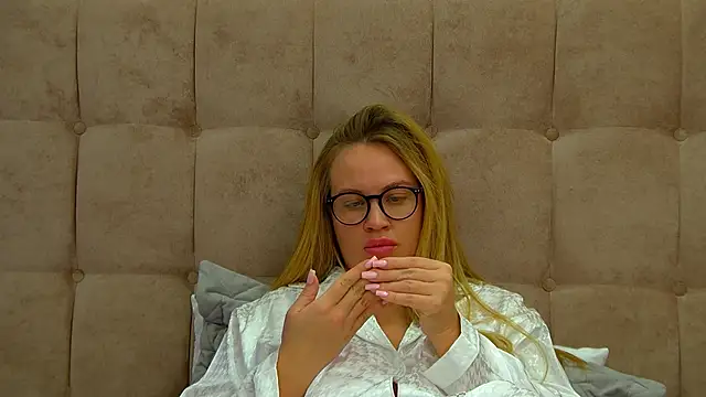 MariaNeumann online show from 03-06-25, 10:09