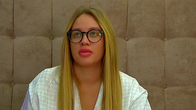 MariaNeumann online show from 03-06-25, 04:28