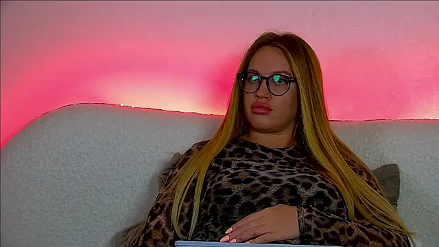 MariaNeumann online show from 03-19-25, 09:28