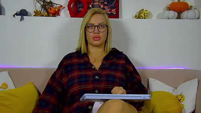 MariaNeumann online show from 11-02-25, 06:32