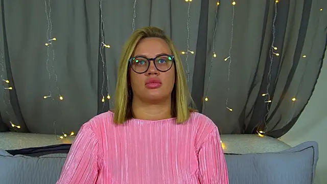 MariaNeumann online show from 11-30-25, 06:23