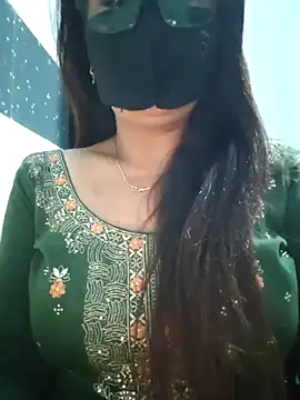 Snapshot of Aishwaryaa_69 chatting on 03-06-25, 12:19 Aishwaryaa 69 online show from 03-06-25, 12:19