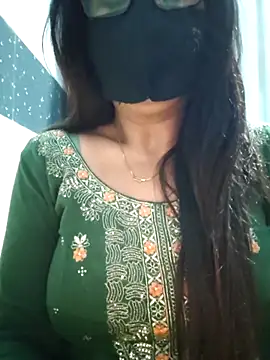 Snapshot of Aishwaryaa_69 chatting on 03-11-25, 01:34 Aishwaryaa 69 online show from 03-11-25, 01:34