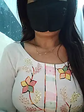 Snapshot of Aishwaryaa_69 chatting on 03-14-25, 02:10 Aishwaryaa 69 online show from 03-14-25, 02:10