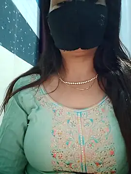 Snapshot of Aishwaryaa_69 chatting on 03-20-25, 03:45 Aishwaryaa 69 online show from 03-20-25, 03:45