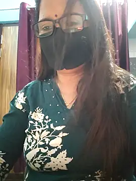 Snapshot of Aishwaryaa_69 chatting on 09-18-25, 09:00 Aishwaryaa 69 online show from 09-18-25, 09:00