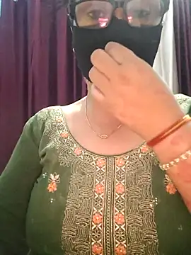 Snapshot of Aishwaryaa_69 chatting on 09-25-25, 10:52 Aishwaryaa 69 online show from 09-25-25, 10:52