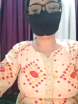 Snapshot of Aishwaryaa_69 chatting on 10-24-25, 10:11 Aishwaryaa 69 online show from 10-24-25, 10:11