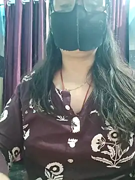 Aishwaryaa 69 online show from 12-17-25, 07:47