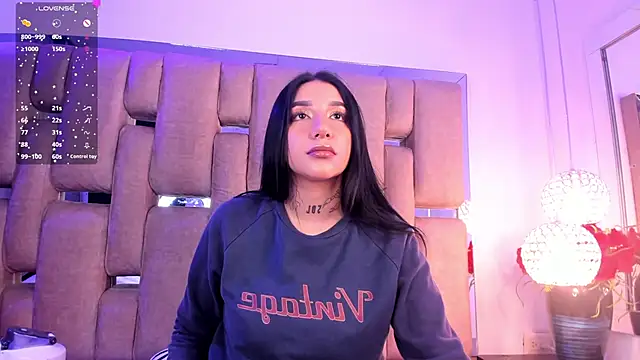 Snapshot of Leiaa_ chatting on 12-03-24, 05:20 Leiaa  online show from 12-03-24, 05:20