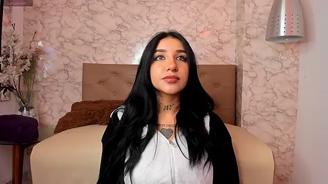 Snapshot of Leiaa_ chatting on 12-15-24, 12:18 Leiaa  online show from 12-15-24, 12:18