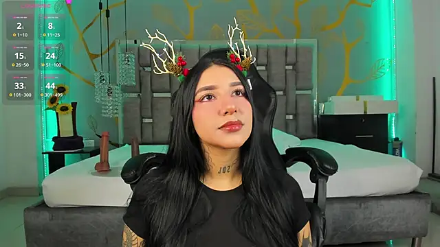 Snapshot of Leiaa_ chatting on 12-17-24, 12:01 Leiaa  online show from 12-17-24, 12:01