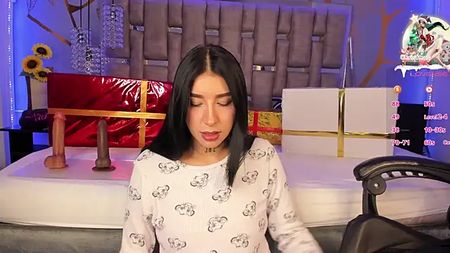 Snapshot of Leiaa_ chatting on 12-23-24, 05:06 Leiaa  online show from 12-23-24, 05:06