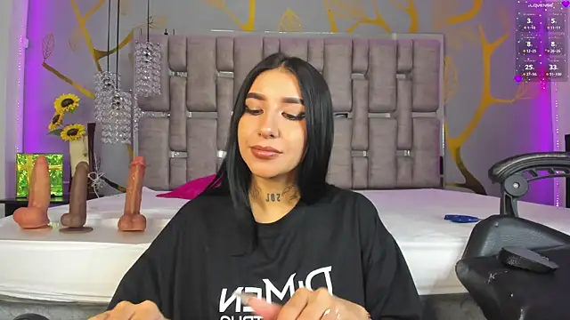 Snapshot of Leiaa_ chatting on 01-16-25, 05:00 Leiaa  online show from 01-16-25, 05:00