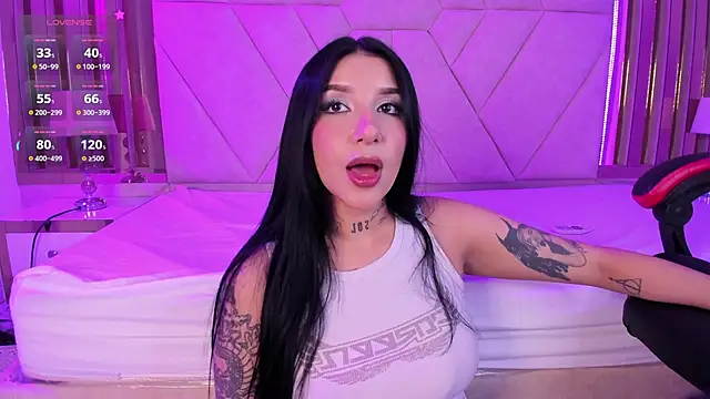 Snapshot of Leiaa_ chatting on 11-07-25, 04:56 Leiaa online show from 11-07-25, 04:56