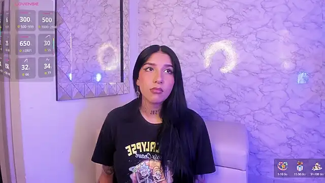 Snapshot of Leiaa_ chatting on 11-16-25, 01:00 Leiaa online show from 11-16-25, 01:00