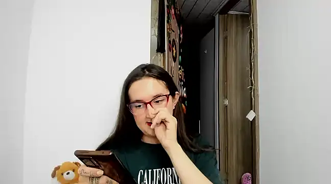 Snapshot of Sweet-Suck69 chatting on 12-27-24, 01:32 Sweet-Suck69 online show from 12-27-24, 01:32