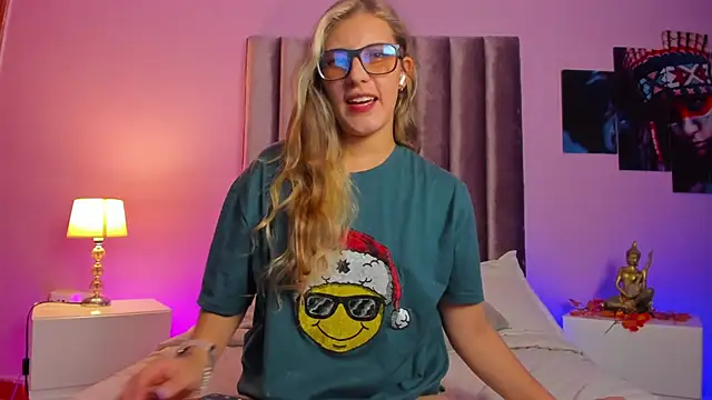 Giia paiige18 online show from 12-19-24, 04:13