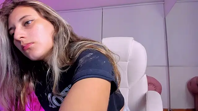 Giia paiige18 online show from 02-12-25, 09:42