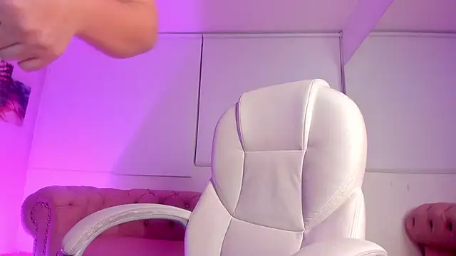 Giia paiige18 online show from 03-08-25, 10:22