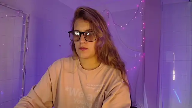 Giia paiige18 online show from 12-04-25, 01:42