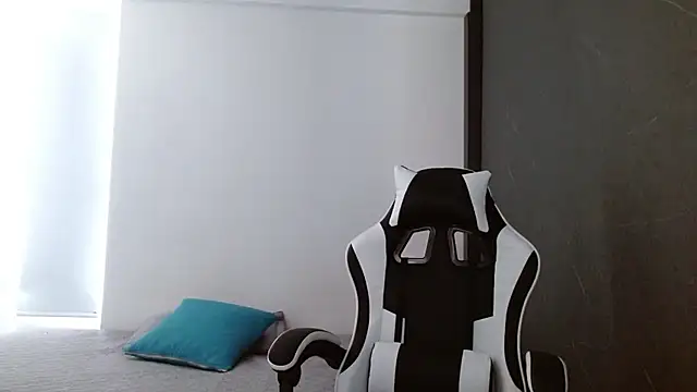 Snapshot of scarleth_xue chatting on 10-17-25, 03:36 scarleth xue online show from 10-17-25, 03:36