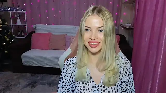 Snapshot of EmmyMills chatting on 12-05-24, 06:44 EmmyMills online show from 12-05-24, 06:44