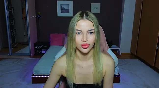 Snapshot of EmmyMills chatting on 01-19-25, 08:51 EmmyMills online show from 01-19-25, 08:51