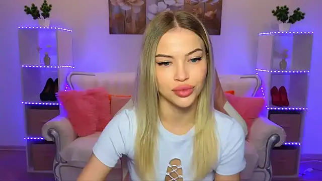 Snapshot of EmmyMills chatting on 11-07-25, 11:38 EmmyMills online show from 11-07-25, 11:38