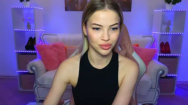 Snapshot of EmmyMills chatting on 11-09-25, 10:19 EmmyMills online show from 11-09-25, 10:19