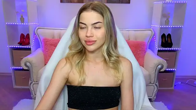 Snapshot of EmmyMills chatting on 12-02-25, 08:04 EmmyMills online show from 12-02-25, 08:04