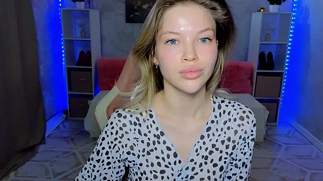 EmmyMills online show from 04-05-26, 08:39