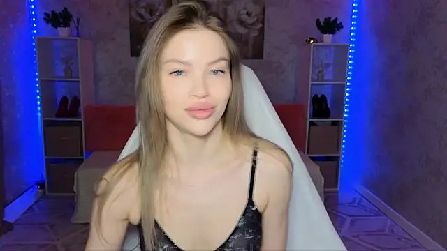 EmmyMills online show from 04-12-26, 07:30