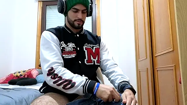 Snapshot of Jackyrose chatting on 12-08-24, 01:56 Jackyrose online show from 12-08-24, 01:56