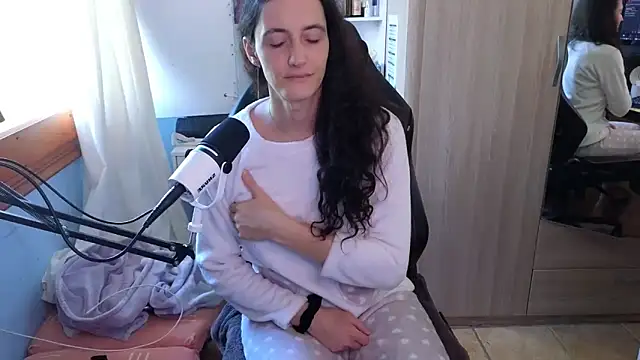 MemiKouki online show from 09-25-25, 02:32