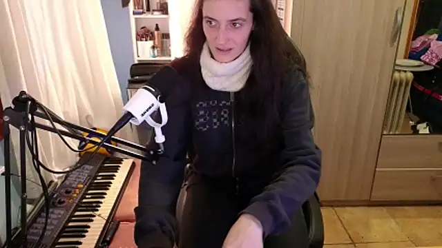 MemiKouki online show from 12-22-25, 04:37