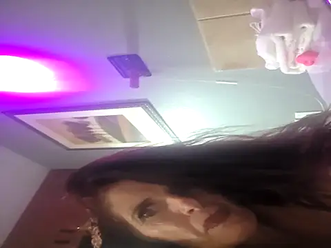 Snapshot of Avaivory chatting on 10-21-25, 05:30 Avaivory online show from 10-21-25, 05:30