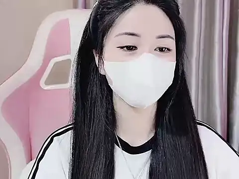 Snapshot of _Lygn__ chatting on 02-04-25, 06:06 Lygn online show from 02-04-25, 06:06