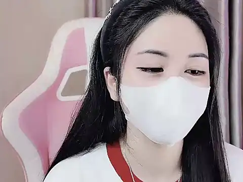 Snapshot of _Lygn__ chatting on 02-06-25, 04:47 Lygn online show from 02-06-25, 04:47