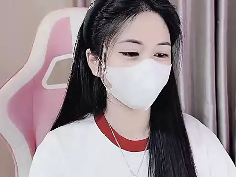 Snapshot of _Lygn__ chatting on 02-06-25, 07:51 Lygn online show from 02-06-25, 07:51