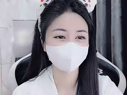 Snapshot of _Lygn__ chatting on 02-11-25, 04:01 Lygn online show from 02-11-25, 04:01