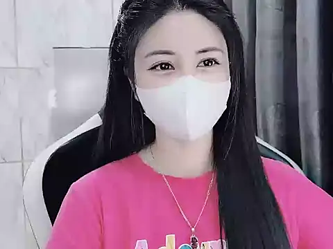 Snapshot of _Lygn__ chatting on 02-11-25, 07:33 Lygn online show from 02-11-25, 07:33