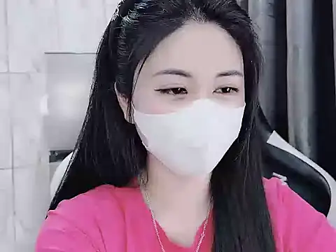 Snapshot of _Lygn__ chatting on 02-11-25, 10:37 Lygn online show from 02-11-25, 10:37